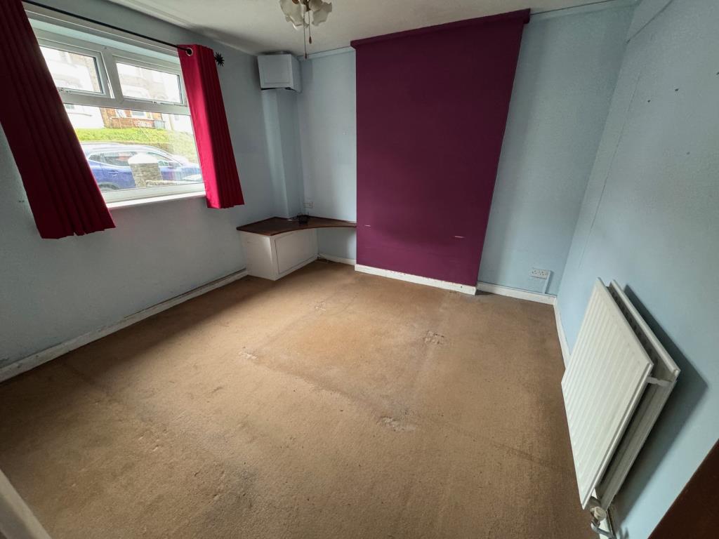 Lot: 116 - FREEHOLD TWO-BEDROOM GROUND FLOOR FLAT AND GROUND RENT - Bedroom 1